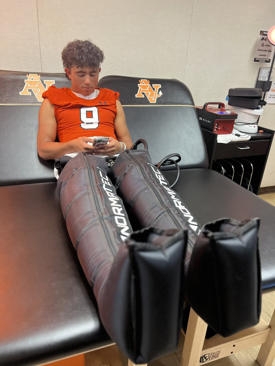 AVSunDevilFB's tweet photo. Apple Valley Football was generously donated some equipment from @Hyperice . This equipment enhances athletes’ training and recovery. Thanks so much Hyperice!
•
#Hyperice #DoWhatYouLoveMore #HyperVibes #GoDevils #SunDevilPrideIsContagious @avhs_news @avusd https://t.co/eAuES667bz