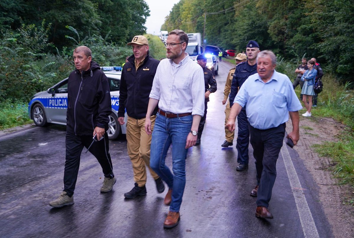 BoguckiZbigniew's tweet image. Dziękuję żołnierzom, strażakom, ratownikom i policjantom za sprawną akcję ratowniczą w wypadku na DW175 w Konotopie k. Drawska Pomorskiego

Poszkodowanym pierwsi pomocy udzielili żołnierze polscy🇵🇱, amerykańscy🇺🇲 i czescy🇨🇿. Służby otrzymały zgłoszenie o 16:20, a o 16:30 pierwszy