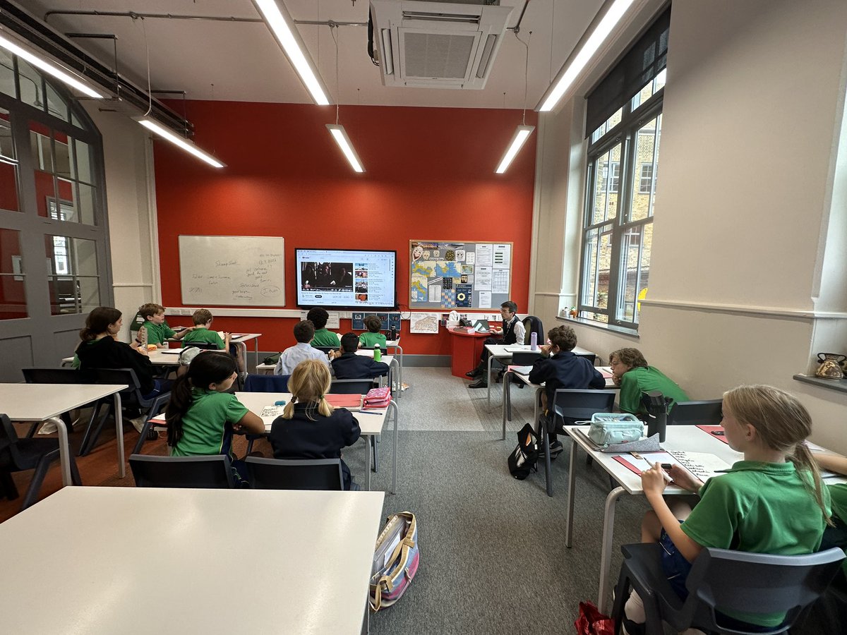 7M’s first Latin lesson <a href="/MaidaValeSchool/">Maida Vale School</a>, learning about what the Romans have done for us &amp; having a go at translating Latin sentences from the CLC! <a href="/Caecilius_CLC/">CSCP</a> #MaidaValeClassics #Latin #Romans
