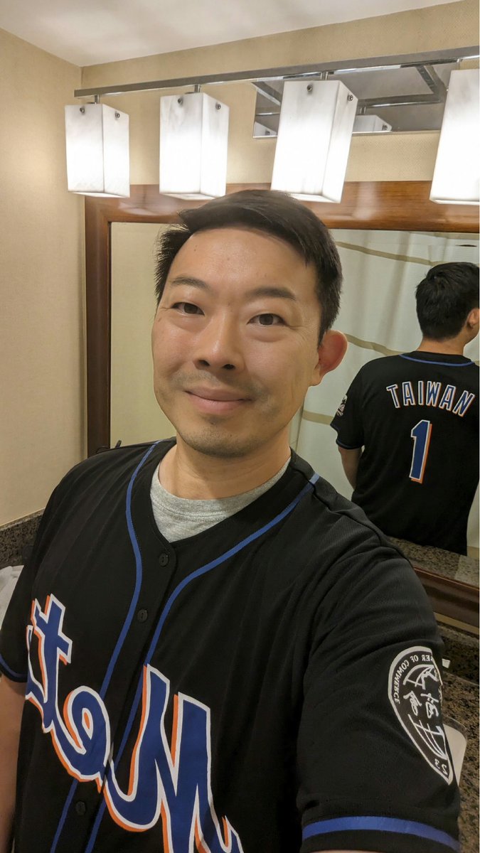 HicksonChen's tweet photo. Hey @christinelu What do you think???? 🇹🇼🇹🇼🇹🇼🇹🇼 #LGM #Taiwan https://t.co/Wk8oOfUZm2
