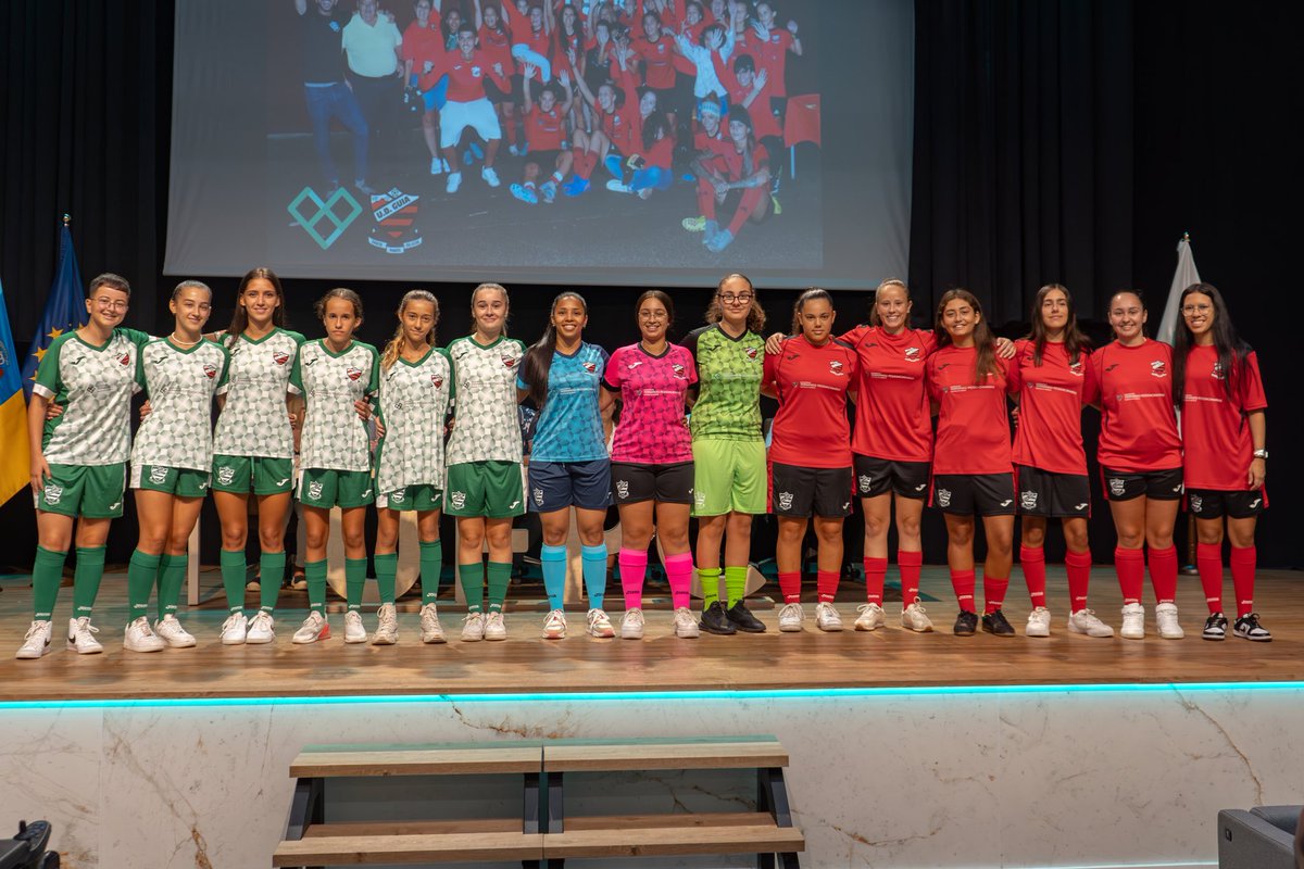 arencibiajj's tweet photo. Quiero felicitar a la @udguia por su apuesta firme por el #FútbolFemenino con el nuevo proyecto que han presentado esta tarde en las impresionantes instalaciones de la @UFPCanarias 

👏En especial a Pepe Juan, a Merci, al cuerpo técnico y a las jugadoras 

#FútbolCanario https://t.co/WE6u52toYA