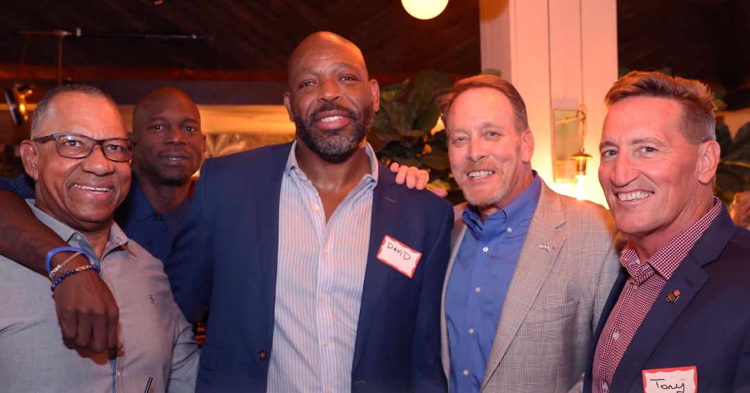 ChicagoRPFPC's tweet image. Thank you to Rob Johnson and the Tony P's organization for inviting our guys to stop by for their Business Networking event! We want to give a very special thank you for their generous donation to our RPFPC work! 👏 #NFLPAChicago #RPFPC #Brotherhood