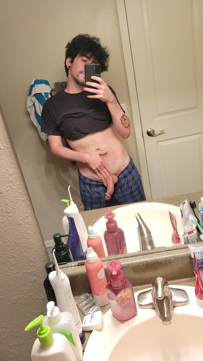 CurvedkingRy's tweet photo. It would look a lot better going in and out of you 🤤 I can't wait to make spicy photos dressed as ghosty again for the season I wanna rearrange someone's gut https://t.co/MSfLAU5QFy