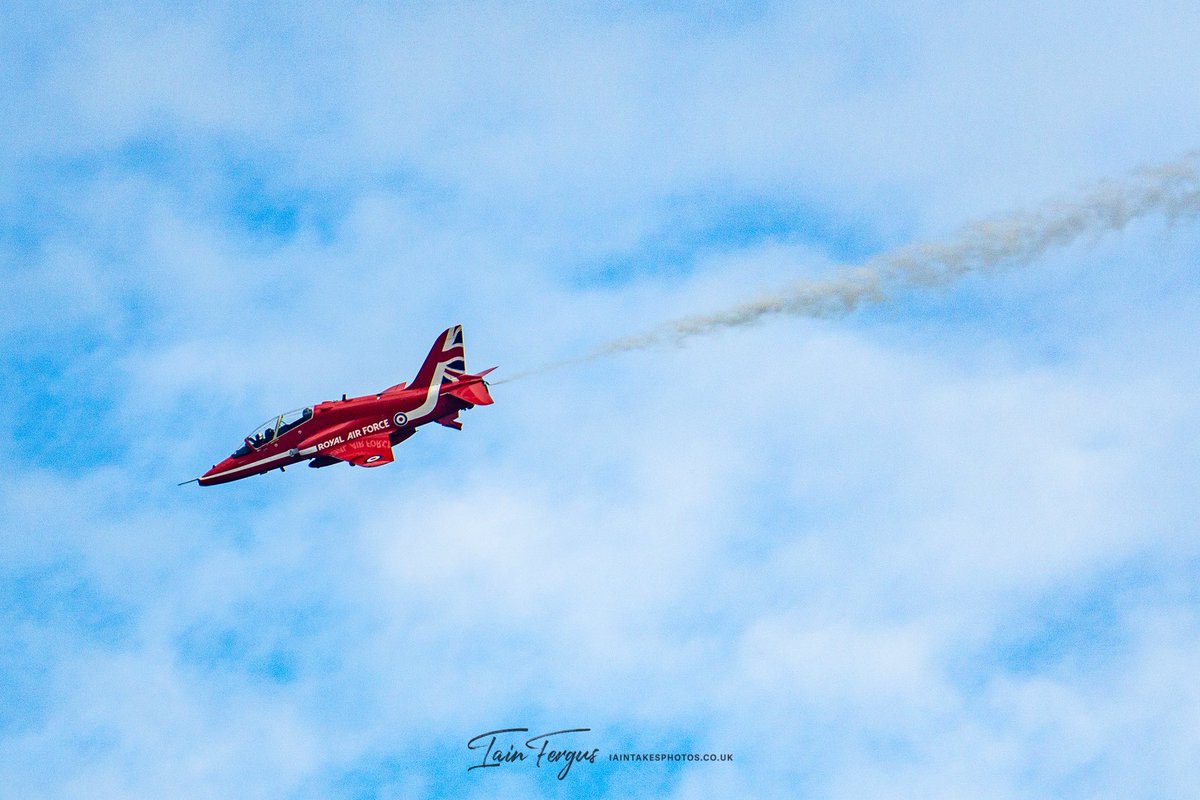iaintakesphoto5's tweet photo. Red Arrows #ayrshow #fesitvalofflight #airshow https://t.co/eIlszXMywH