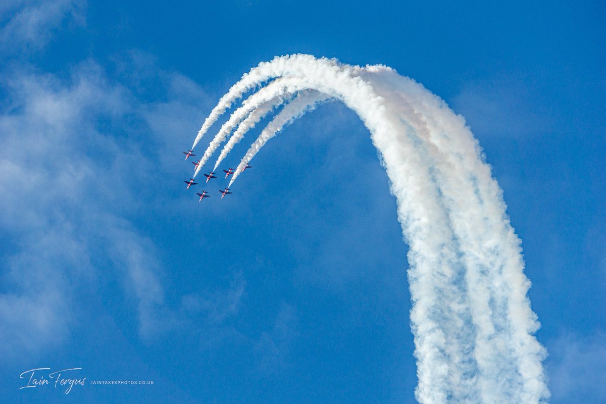 iaintakesphoto5's tweet photo. Red Arrows #ayrshow #fesitvalofflight #airshow https://t.co/D12W3GaPew