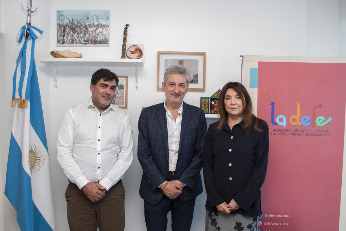 defensoria_nnya's tweet photo. La Defensora @marisa_graham_ el Defensor Adj. @juanfacu1974 jefe de Gabinete @SebaMedinaJujuy y equipo se reunieron con el viceministro @AmbienteNacion @sfederovisky para dialogar sobre el cambio climático y los impactos de la degradación del ambiente en niñas/os y adolescentes https://t.co/rz44BSOTHV