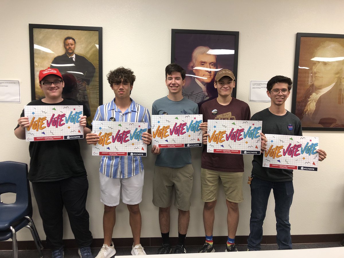 basednblessed's tweet photo. #FEARLESS #STUDENT #LEADERS 

Perry High School edition 🇺🇸🤝

RECORD TURNOUT for the Perry High School Chapter's Voter Registration Meeting !!!!! 

Over 30 students are READY to register to vote during lunch on #VOTERREGISTRATIONDAY 🤩

#voteandlive and https://t.co/d0Oqc8MMEu https://t.co/KB5BjOnev2