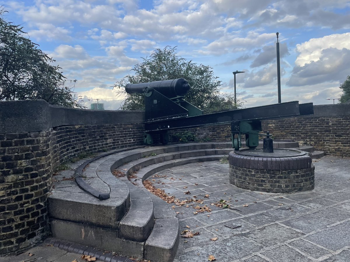 TheRealVonHorst's tweet photo. A lovely run this afternoon along the Thames Path from Cutty Sark to Woolwich Ferry. Great fun and surprisingly quiet - recommended. #running #London #RunningForMyLife #LivingWithDiabetes https://t.co/OKBo97yRa1