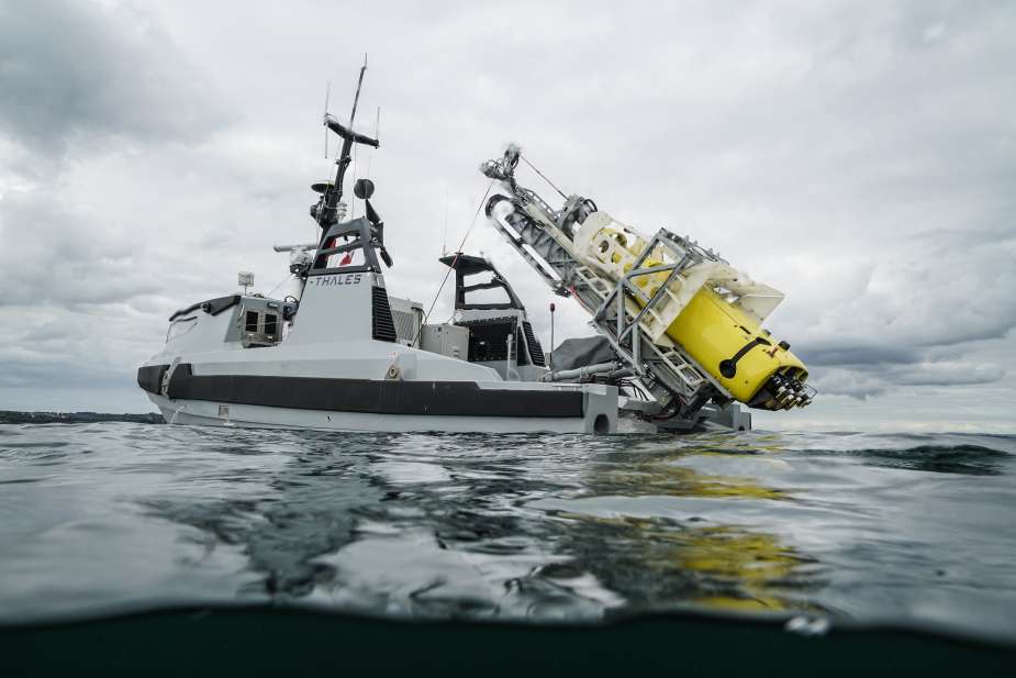 NavyRecognition's tweet image. #Thales introduces #RemotelyOperatedVehicle #ROV for #maritime #MineCountermeasures #MCM program 

navyrecognition.com/index.php/nava…
