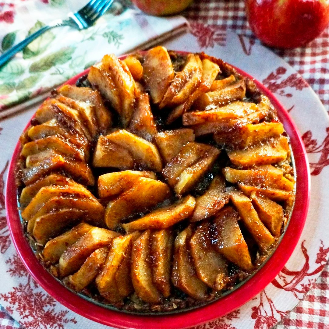 Jazzyvegetarian's tweet image. One of my favorite things about autumn is freshly picked #apples!🍎My Royal Apple Tart is perfect for a fancy dessert and it makes a festive alternative to apple cake for #RoshHashanah! jazzyvegetarian.com/royal-apple-ta…

#applerecipes #applecake #vegan #vegandessert #plantbased #veganfood