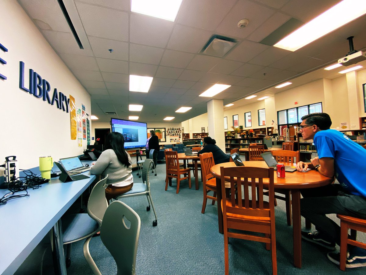 MrCtechme's tweet photo. @Davis9_AISD learning the power of @goguardian from @BHowell_DLS &amp; @circletimetchr #zoneTooDLS #DLSbyDLS @EricLevels @andiesoliz https://t.co/NJZg5Vimpm