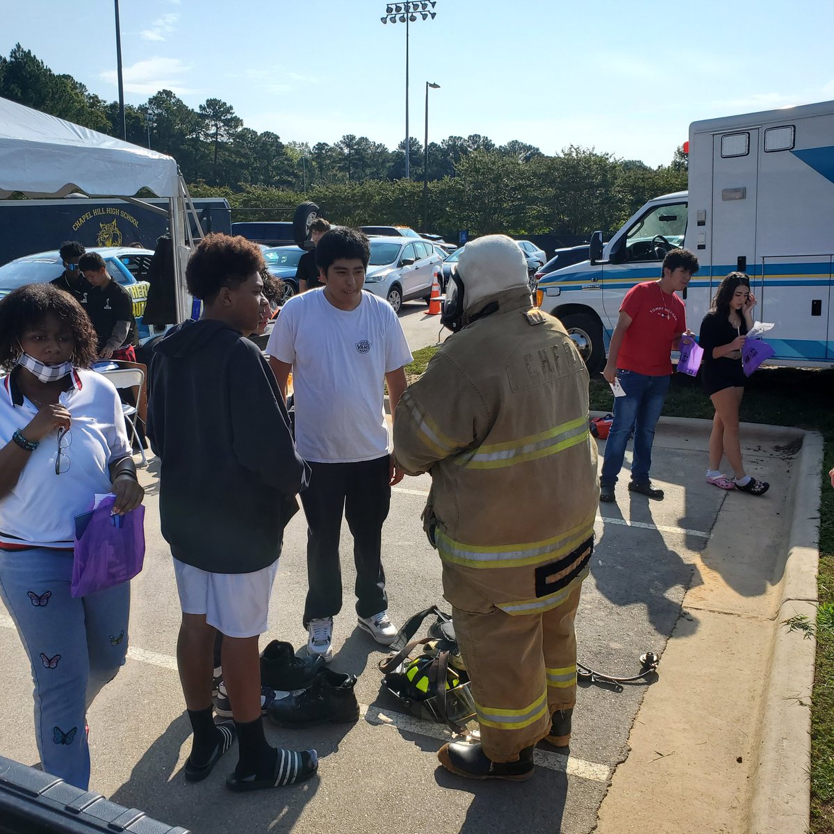 ChccsFire's tweet image. Showing off our program during our STEM day. Pretty cool to be part of the NASA uplink.