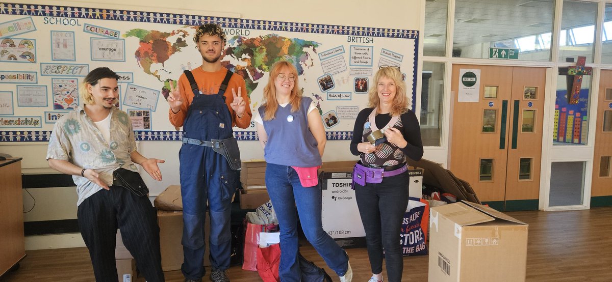 KindredJen's tweet image. The @kindred_lcr team ready to deliver our first #IdeasWork workshop with next generation social entrepreneurs. Creativity, innovation, impact, ideas, work.....the foundation for any thriving social economy! 
If these kids are anything to go by, the future is incredibly bright 💫