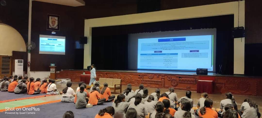 anshika_75's tweet photo. Counselling Workshop for class 11th and 12th students

Choose the right college entrance..India and Abroad

#CounsellingSessions
#counselingworkshop
#careerworkshop
#rightcollege
#educationcounselor
#optionsahead https://t.co/0Yz2XKciLo
