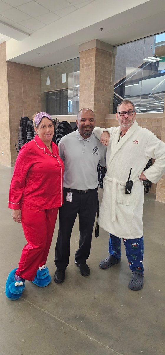 SraCabrera29's tweet photo. More PJ day! @HSHS_Principal @WeAreHSHS  Sr. Taylor and Sra. CABRERA!! https://t.co/mqANJgIt7S