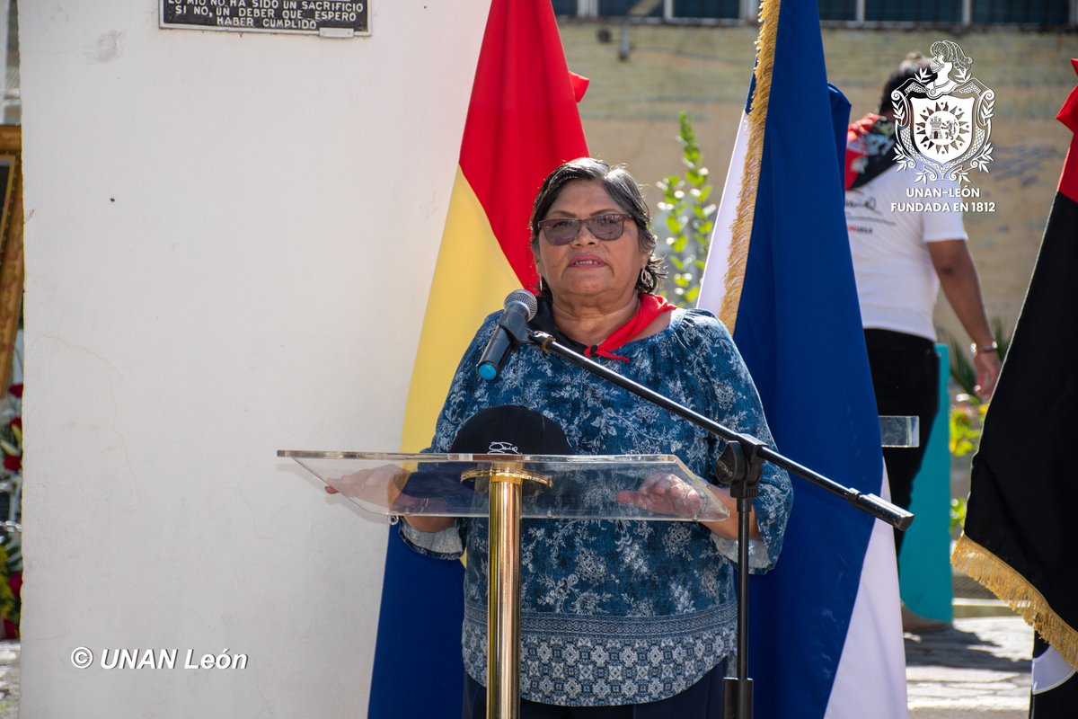 En conmemoración al 47 Aniversario del Tránsito a la inmortalidad del Líder Estudiantil Edgard Munguia "la Gata" primer presidente del @CUUN1914 la Comunidad Universitaria de la UNAN León realizó ofrenda floral y guardia de honor en el Mausoleo de los Héroes y Mártires de León.