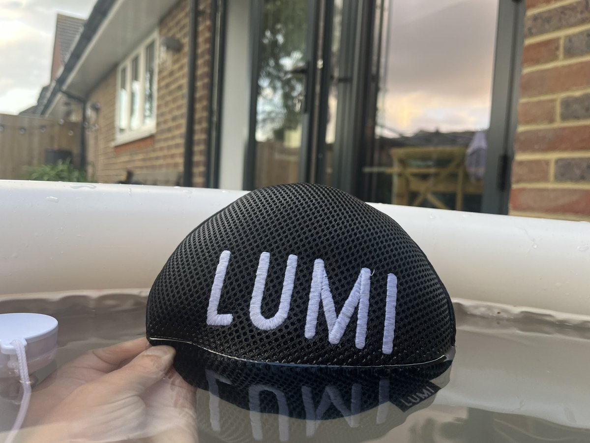 StrengthToTalk1's tweet image. Ice Bath Curious my Lumi Therapy sponge 🧽 working wonders for keeping the 💦 clear 🌟 also getting the temperature down with 🧊 and #iceblocks 💚 nice and chilled this evening #coldwatertherapy #mentalhealthawareness #strengthtotalk 🤜🏻🤛🏻♥️