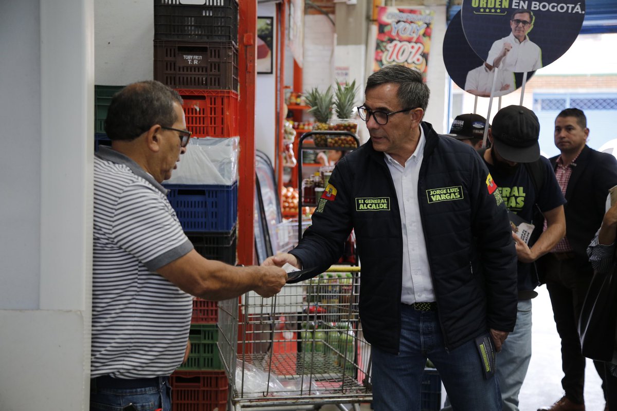 ElGeneralVargas's tweet photo. Extraordinaria acogida de nuestra propuesta de #SeguridadYOrden para Bogotá en #Codabas. El comercio de alimentos es vital para la ciudad y lo vamos a proteger en todo momento. 
#OperaciónAutoridad
#ElGeneralAlcalde https://t.co/TrNIwyb9tD