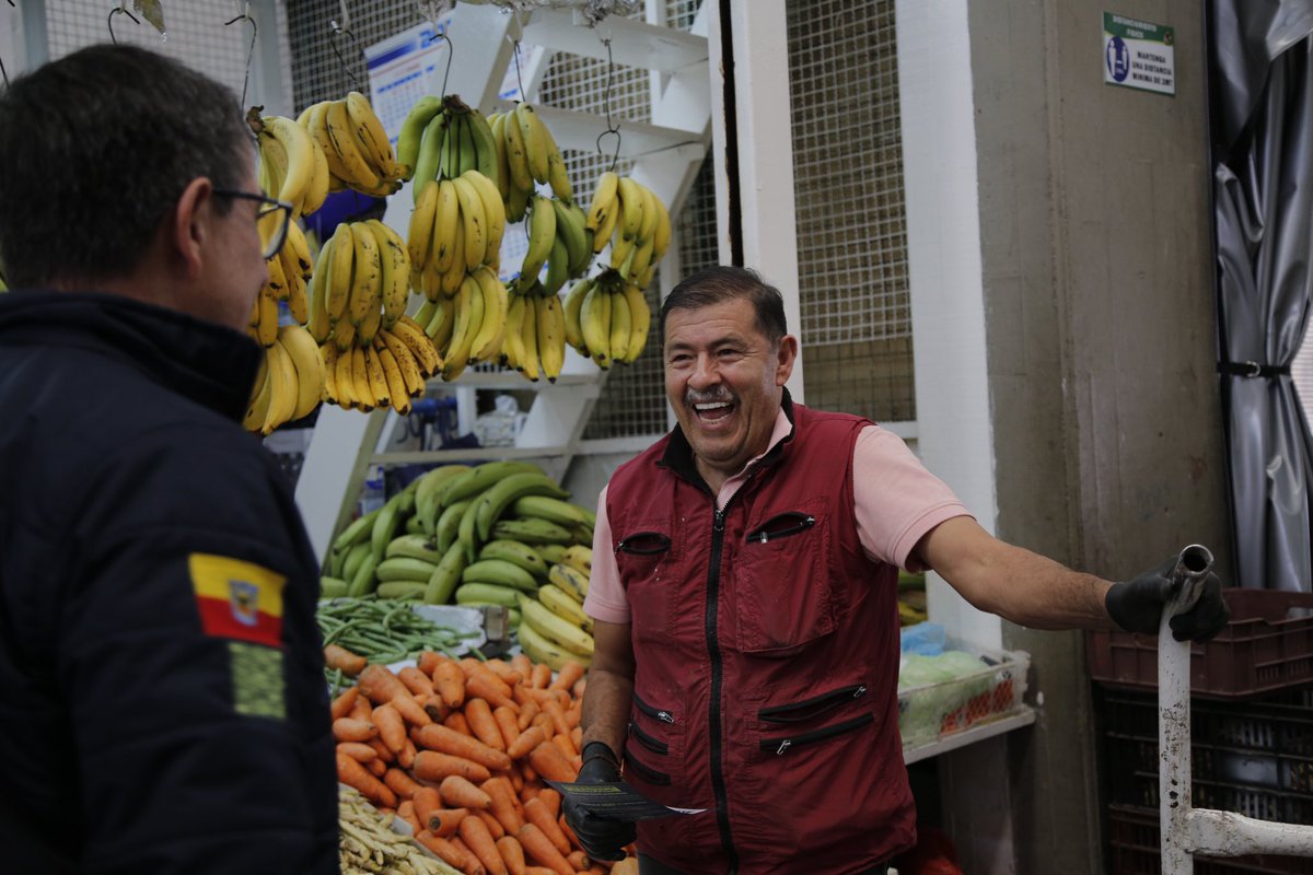 ElGeneralVargas's tweet photo. Extraordinaria acogida de nuestra propuesta de #SeguridadYOrden para Bogotá en #Codabas. El comercio de alimentos es vital para la ciudad y lo vamos a proteger en todo momento. 
#OperaciónAutoridad
#ElGeneralAlcalde https://t.co/TrNIwyb9tD