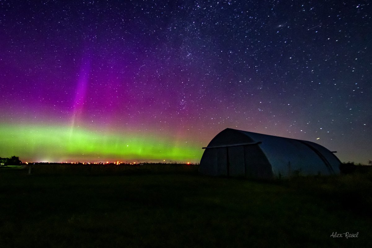 aresel_'s tweet image. After a lengthy lull, I watched the aurora dance across South Dakota skies last night.
