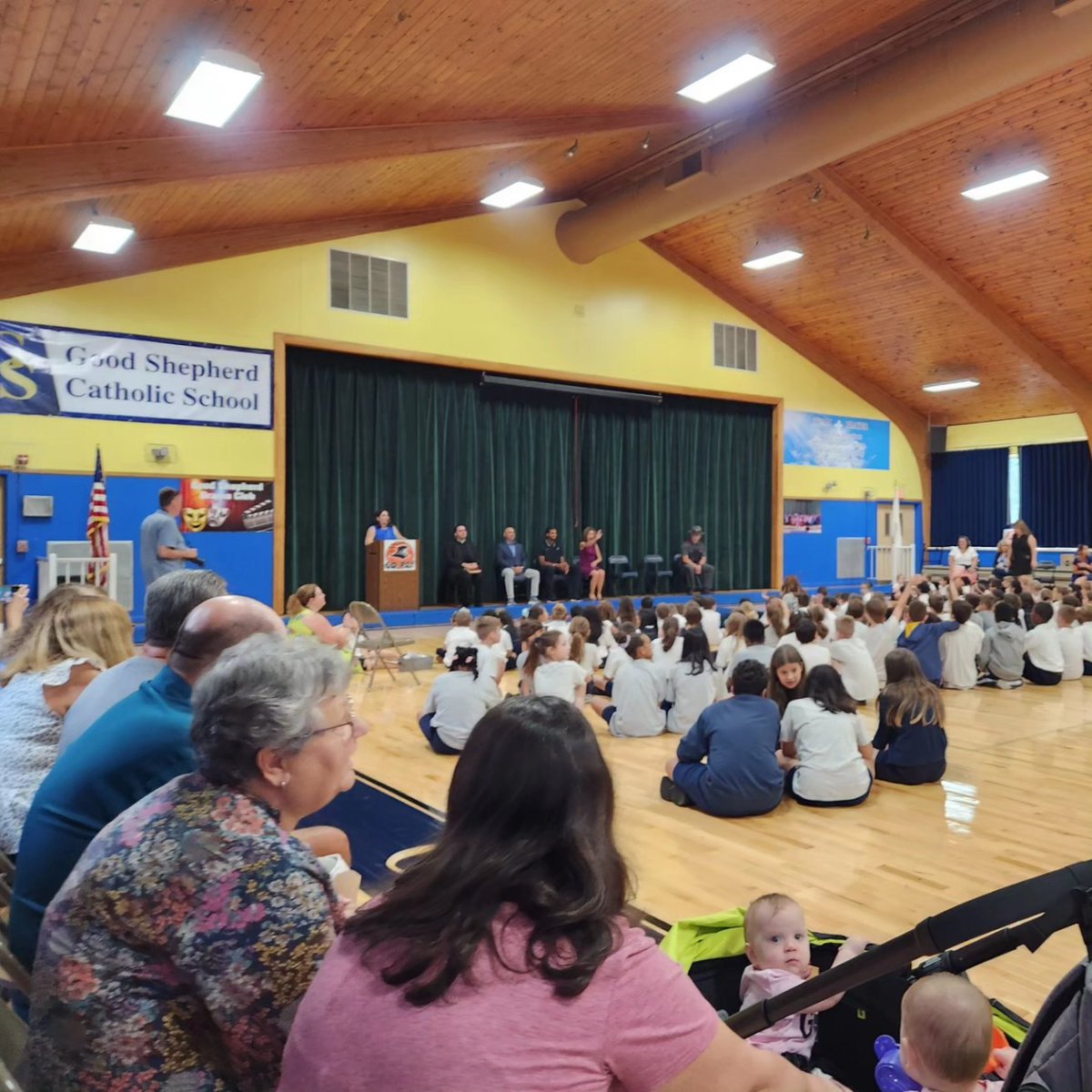 JustForNewKids's tweet photo. It's only Sep 13th, but this might have already been THE BEST day of the new school year. Thank you to @mayorLBH of the city of Woonsocket &amp; @brycehopkins of @pcfriarsmbb for coming to the @GWCRS gym blessing, talking with us, and drilling with us! 🏀  #purpose #teamwork https://t.co/647gMjzzkk