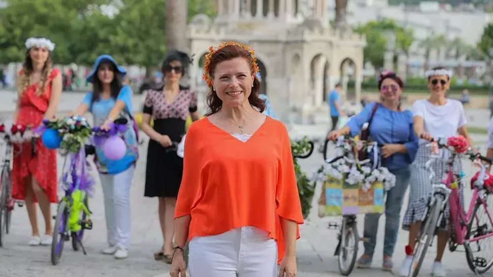 LaVilleaVelo's tweet photo. 🔎Le saviez-vous ? La #FancyWomenBikeRide est née en 2013 en Turquie, à l'initiative de Sema Gür, professeure d'histoire à Izmir, pour encourager l’émancipation des femmes, militer pour la place des #modesactifs dans la ville et bousculer l’image « sportive » du vélo. https://t.co/BiVBqvyUNF
