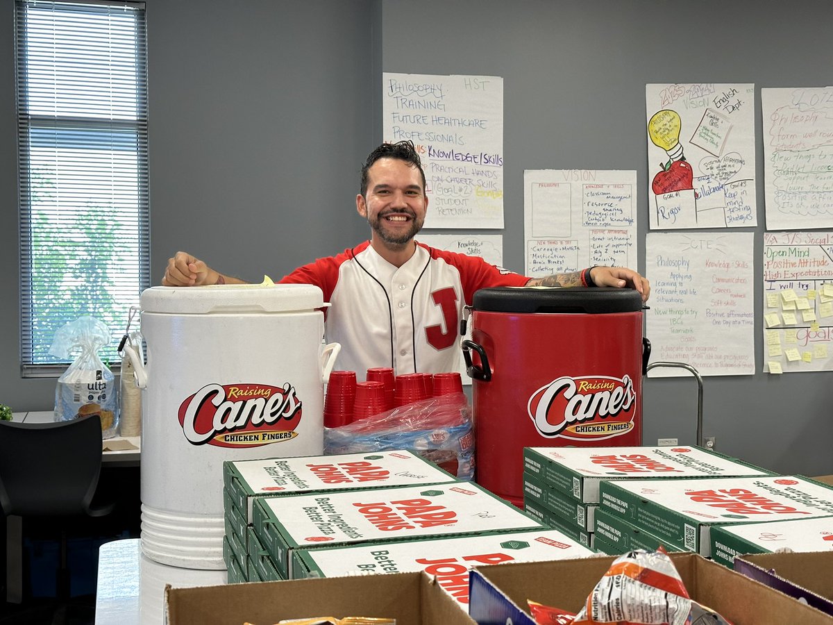 Thank you to @PapaJohns @chicken_canes @vitalant for donating lunch to our hardworking teachers! 🫶🏽