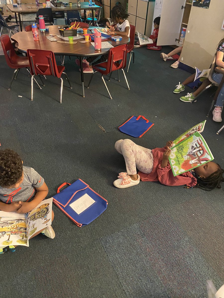 nikkkki15's tweet photo. Building our reading stamina. Working on 5 minutes today! @Creeksidetweet https://t.co/6it3t7IEKl