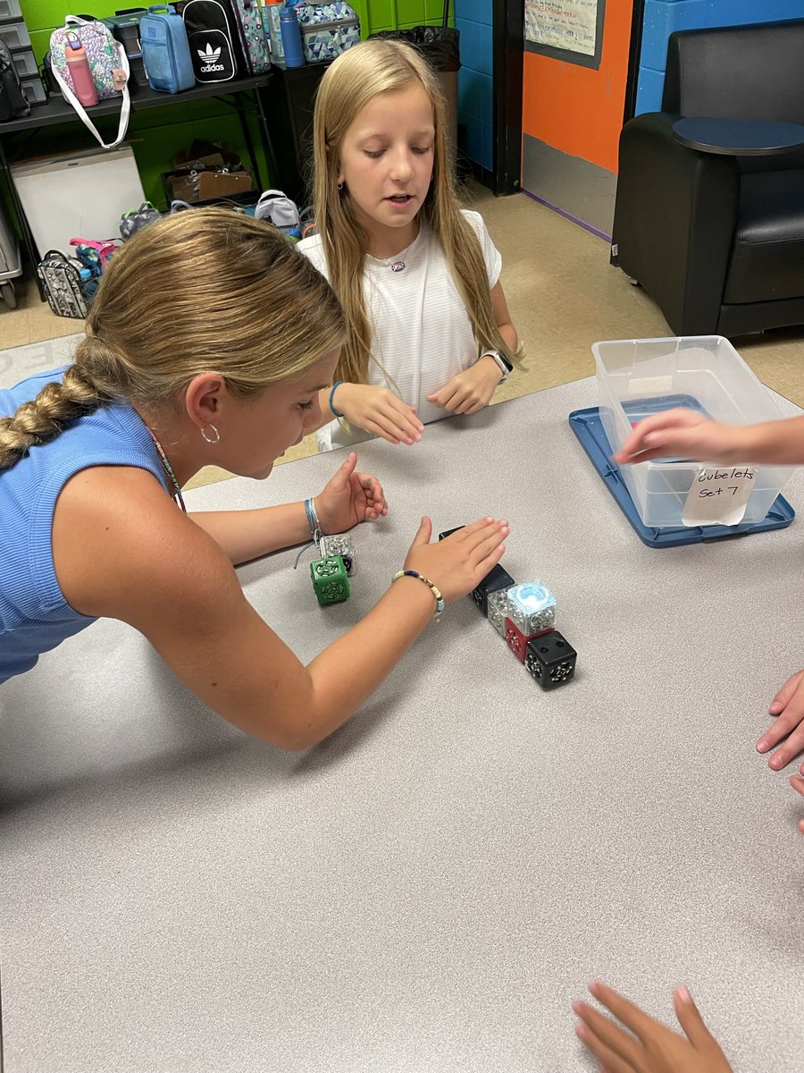 teggedunn's tweet photo. These 4th graders in @druley_first were super creative #innovators while they worked with #cubelets in order to design a prototype for a class project. @DunnPrincipal #engineers #innovators #robotics #collaboration #dunnsteamlab 🐬🤖🎒 https://t.co/jNoZ1xsLkX