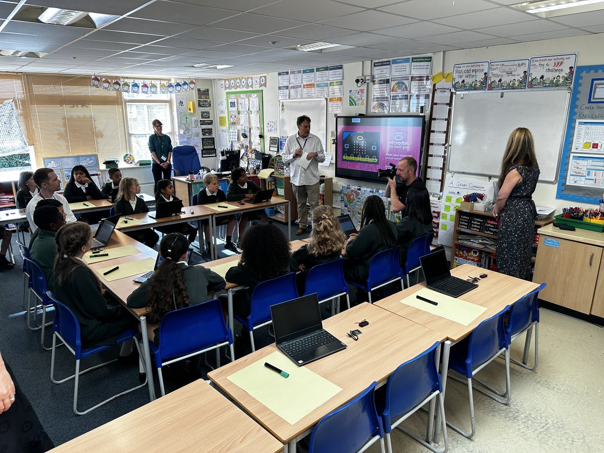 What an incredible day <a href="/IvyChimneys/">Ivy Chimneys Primary</a> today! Ivy Chimneys were selected to host a launch event for BBC <a href="/microbit_edu/">Micro:bit Educational Foundation</a> as part of their initiative to provide these as free resources to schools. They were joined by <a href="/YouTube/">YouTube</a> ⭐️ <a href="/dantdm/">ᴅᴀɴᴛᴅᴍ💎</a> and <a href="/BBCNewsround/">BBC Newsround</a> - a busy and superb day!