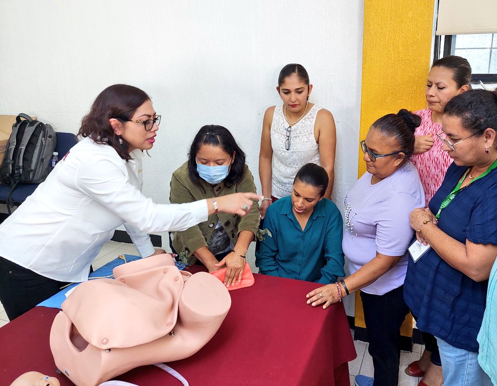 Juris01_VC's tweet photo. Los @SSO_GobOax a través de la #JSVC, llevaron a cabo un taller de actualización a 27 médicos y enfermeras de primero y segundo nivel de atención del ISSSTE, en atención obstétrica y normatividad vigente. https://t.co/IgE7Ayeose