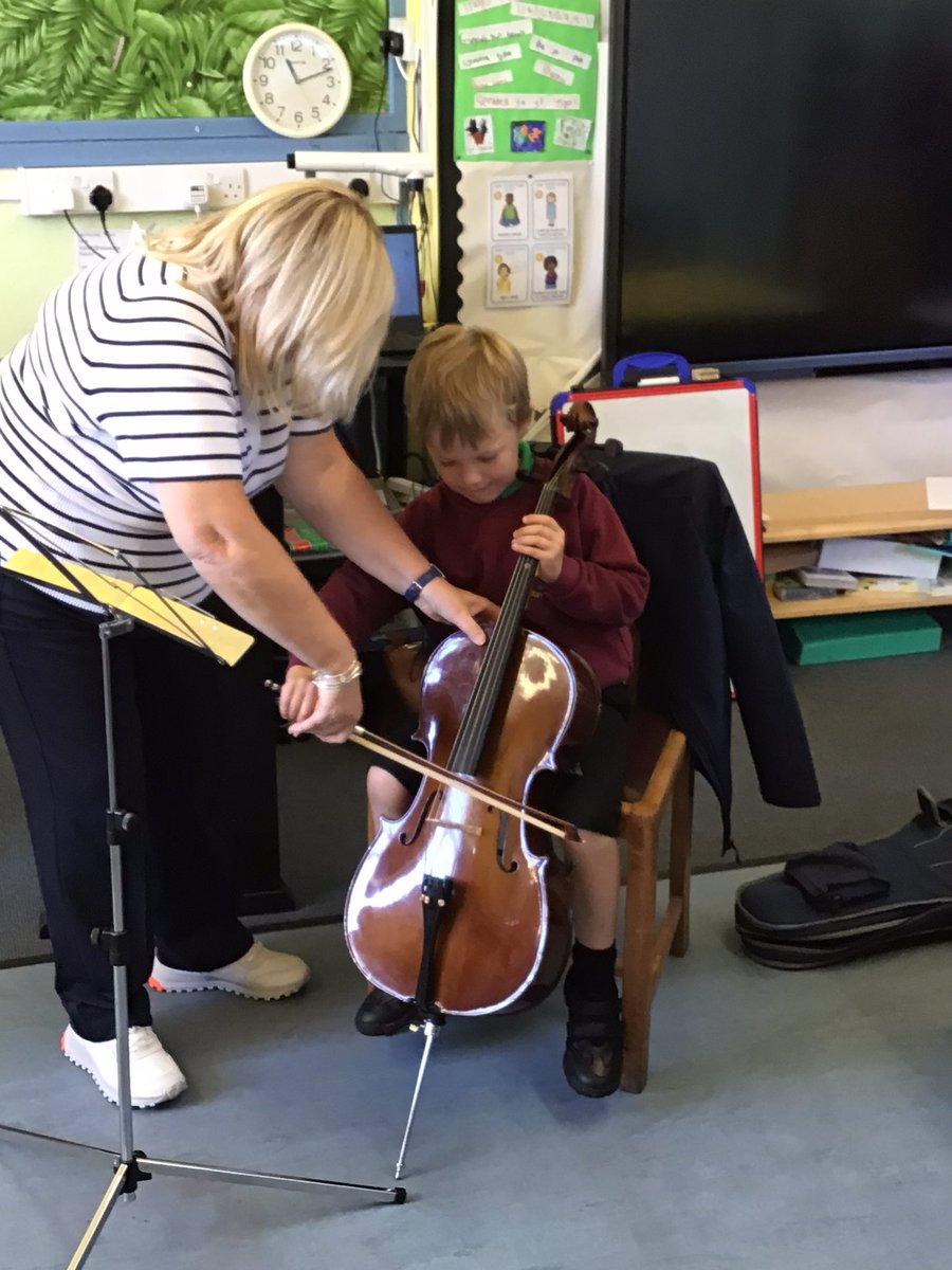 Diolch i Mrs Owen a Mrs Edge o dîm Athrawon Cerdd Conwy am ddod i fewn i gynnal sesiwn blasu gyda Dosbarth Mawrion y Migneint heddiw. 😊👍