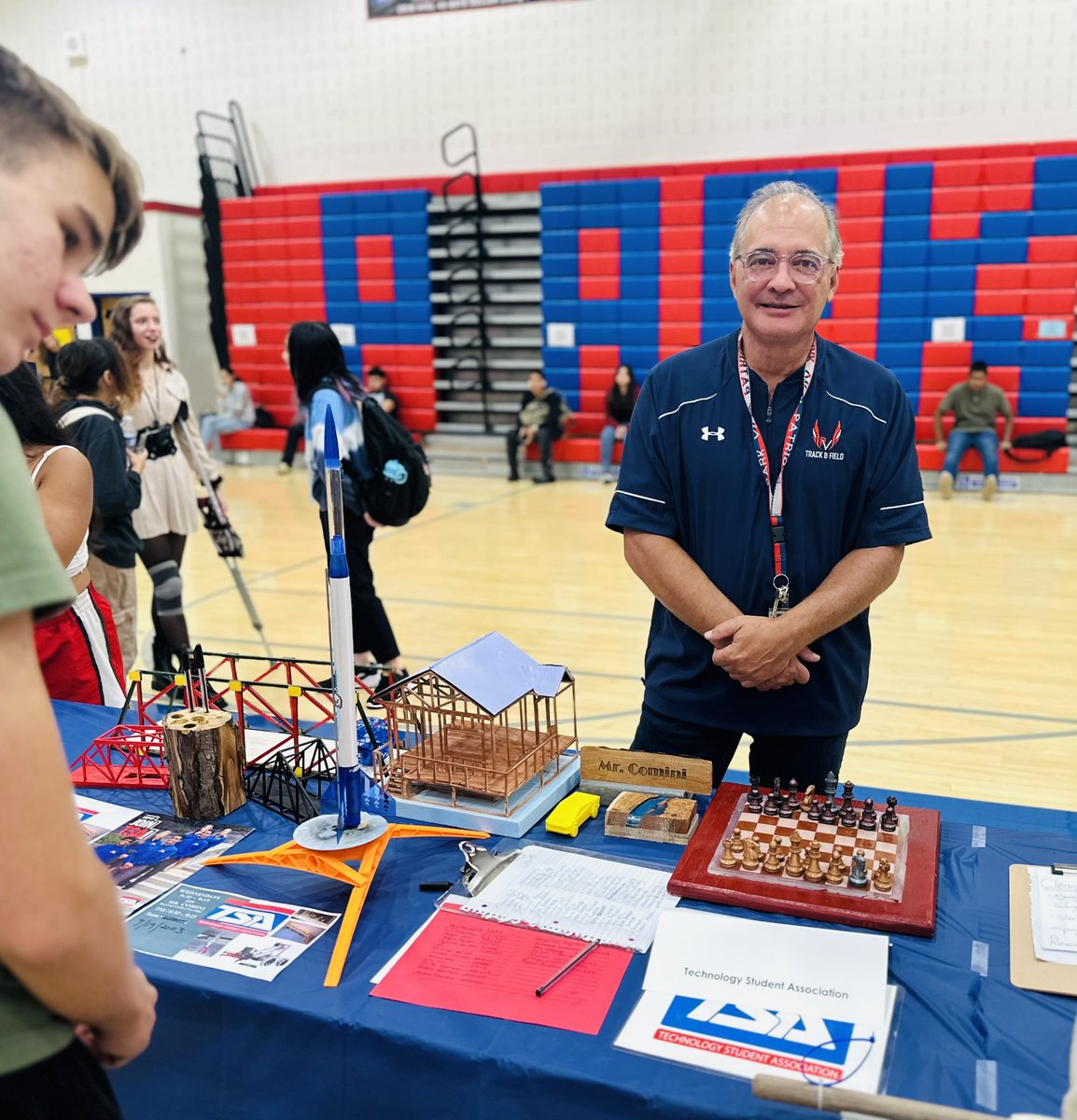 Spotted: Sophomore &amp; Senior Students exploring club options and choosing to become engaged Patriots! 🥹🎉