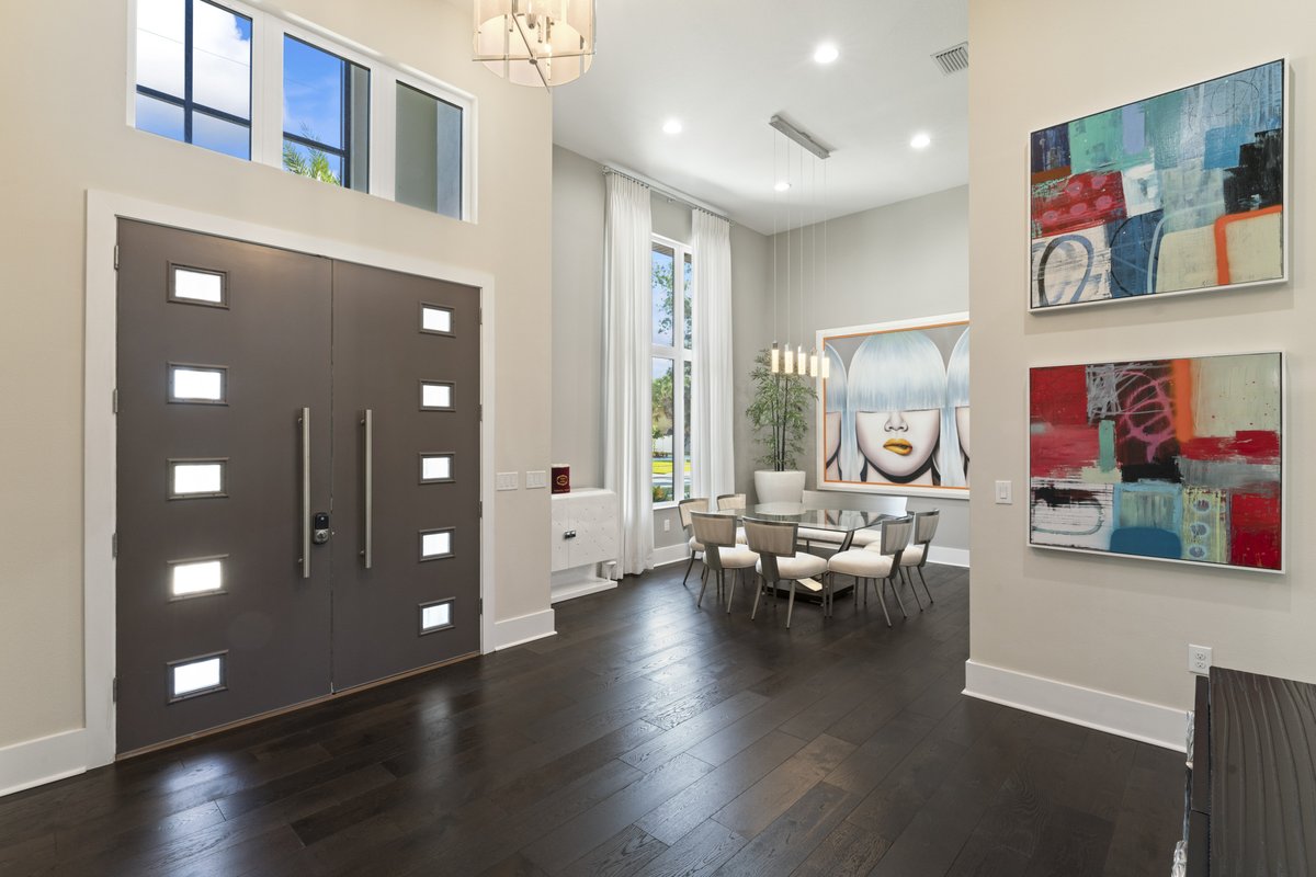 hommati163's tweet photo. 🏡 Stunning contemporary masterpiece in South Tampa with 18-foot ceilings, gourmet kitchen, private gym, and more! Check out the #AerialVideo: https://t.co/BYNzp5L1Cs

Listed at $2,100,000. #TampaRealEstate #LuxuryLiving #DreamHome #SouthTampa #Tampa https://t.co/goXu73lv9w