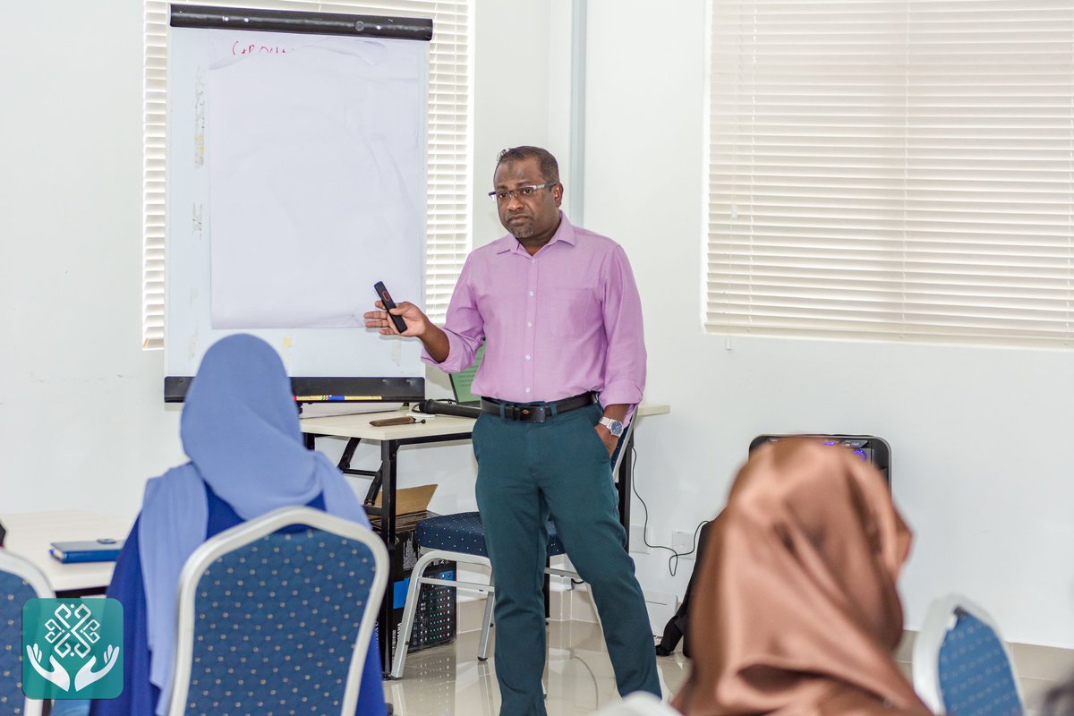KRHmv's tweet photo. 42 Healthcare professionals including doctors and nurses from KRH and Haa Dhaalu Health Centers completed the Training on Advance Wound Care Treatment facilitated by the Assistant to the Director of Medical Services at @igmhmv, Head of Department of Surgery, Consultant Sub-specialist in Plastic and Reconstructive Surgery, Dr. Mohamed Waheed on 11th September 2023 at the North Regional Head Office of @CustomsMv 

@MoHmv 
@governmentmv 
@presidencymv