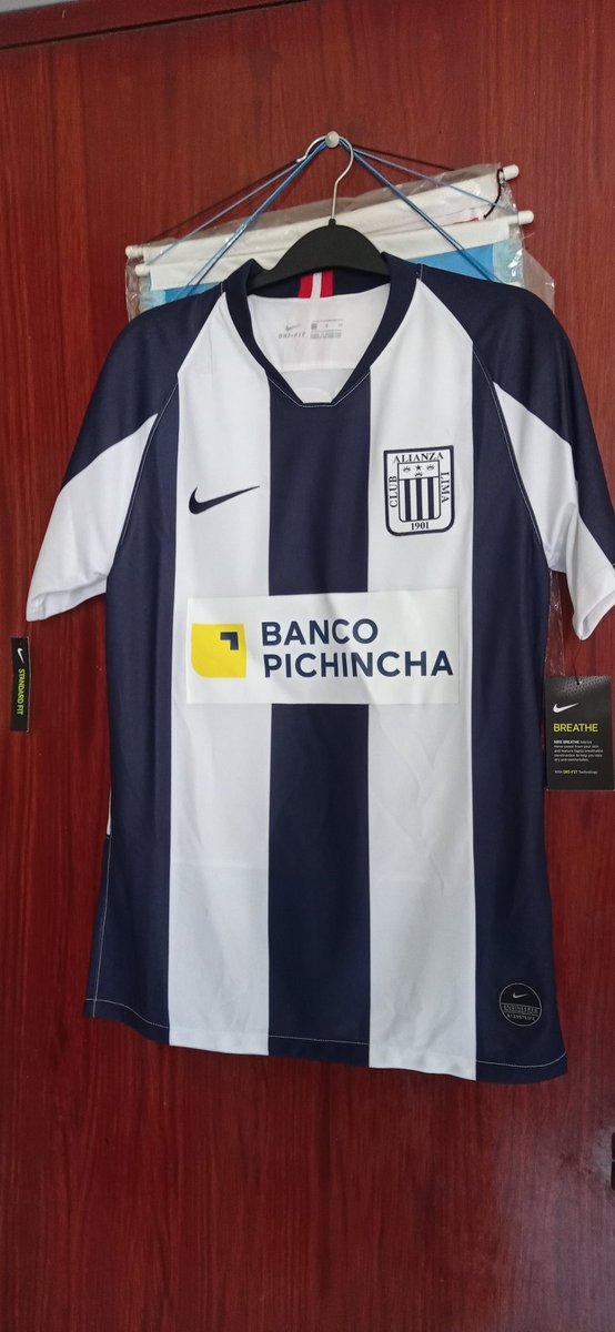 luzhin1901's tweet photo. Se vende estas camisetas si te falta en tu colección 🫂.

Camiseta 2021, Talla S hombre, S y Xs mujer: 160 soles.

"" Morada 2022 talla L : 220 soles.

"" 2020 talla S: 120 soles.

"" 2019 etiqueta dorada talla L: 250 soles. 

Un Rt para que llegue a más gente xfa, gracias 💙 https://t.co/CzBV9XGdY8