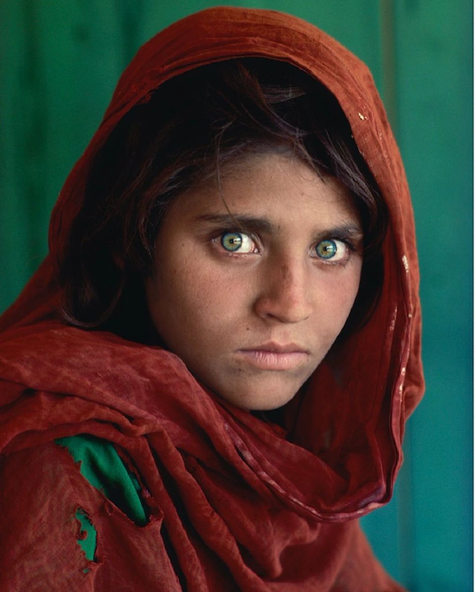 heyhat2011's tweet photo. Steve McCurry Steve McCurry
is an American photographer, one of the photographers of Magnum Photos Magnum Photos, whose work covers a wide range of areas, from street photography to war photography, from urban photography to the famous portraits of Afghan Girls.🫰 #Masters #Works https://t.co/pNjInMd7sL