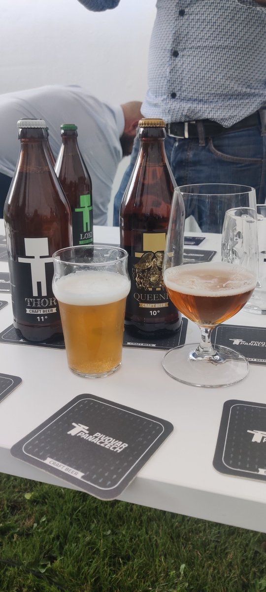 Still at Czech Beer Day @CzechLondon, it's amazing how a single brewery can have 2 or 3 beers that look similar on paper yet taste quite different. Here's Pivovar Panaczech with 2 pale lagers, one super-malty and lightly toasty, the other clean and bitter.