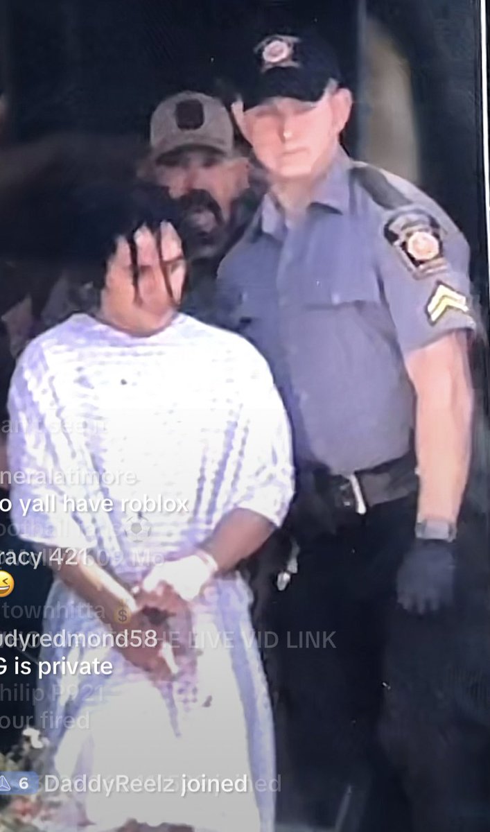 king_Scarlett_'s tweet photo. Behind the scenes pictures -Danelo being transferred to prison โ ๏ธโ ๏ธ someone sent this to me .
#DaneloCavalcante #ChesterCountyJail
#ChesterCounty #EscapedPrisoner #DebRyan https://t.co/kkRpALN6sy