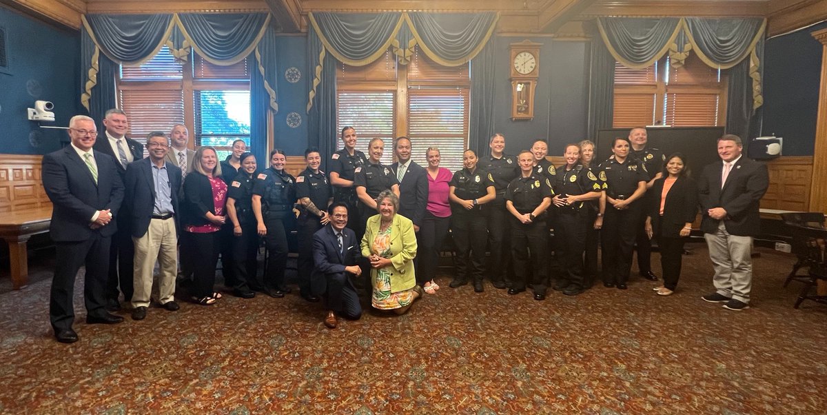 On National Police Women's Day, @MayorChau held a special reception to honor and recognize the invaluable contributions made by women in law enforcement. To the incredible women of @LowellPD, who serve and protect every day, thank you for your service, courage, and sacrifices.