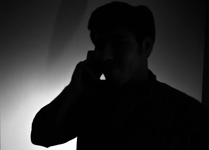 guardiacivil's tweet photo. ¿Te llaman por 📞 y te comunican el secuestro de un familiar? 🤔
¿Te piden 350-5000€ a través de una empresa de envío 💶? 
🔴 ¡Desconfía! puede ser un #secuestrovirtual
Mantén la calma, haz preguntas trampa, toma notas y exige hablar con la víctima https://t.co/8YwtdAPFgx