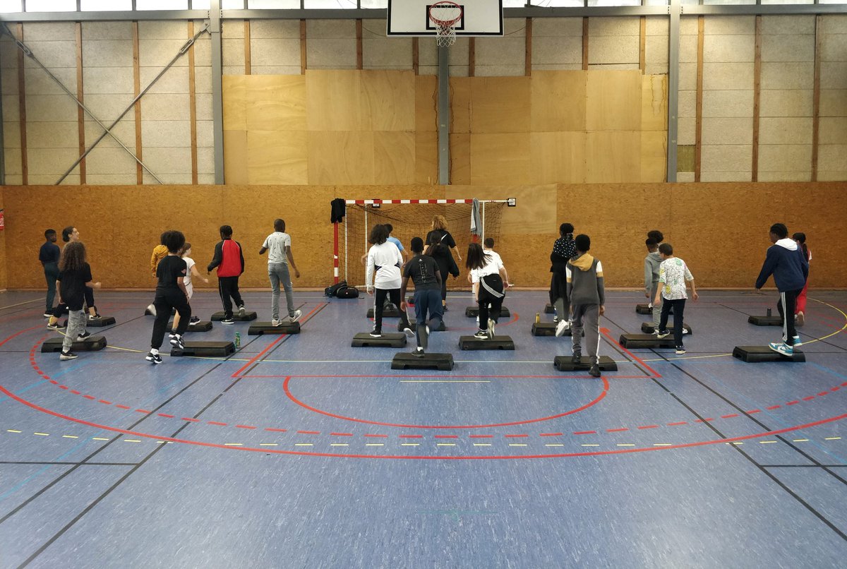 LamriRafic's tweet image. Découverte des activités de l'AS avec toutes les classes de 6e du @ClgGRouault. Au programme #Football #Basketball #Step. Une belle matinée, des élèves motivés et engagés #generation2024 @ParisUnss @UNSS_Paris