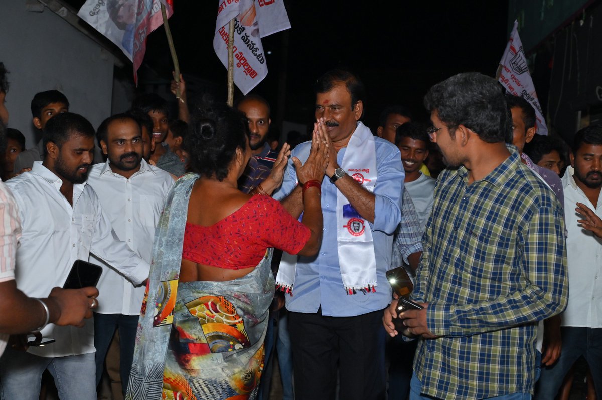 paruchuriJSP's tweet photo. ఈరోజు అనకాపల్లి నియోజకవర్గం కశింకోట మండలం కొత్తపల్లి గ్రామంలో జనసేన జెండా ఆవిష్కరణ మరియు సభా కార్యక్రమంలో గ్రామస్థులకు కండువాలు కప్పి పార్టీలోకి ఆహ్వానించడం జరిగింది.
@JanaSenaParty @PawanKalyan @mnadendla @NagaBabuOffl @JSPShatagniTeam https://t.co/wNjSHYH4s6
