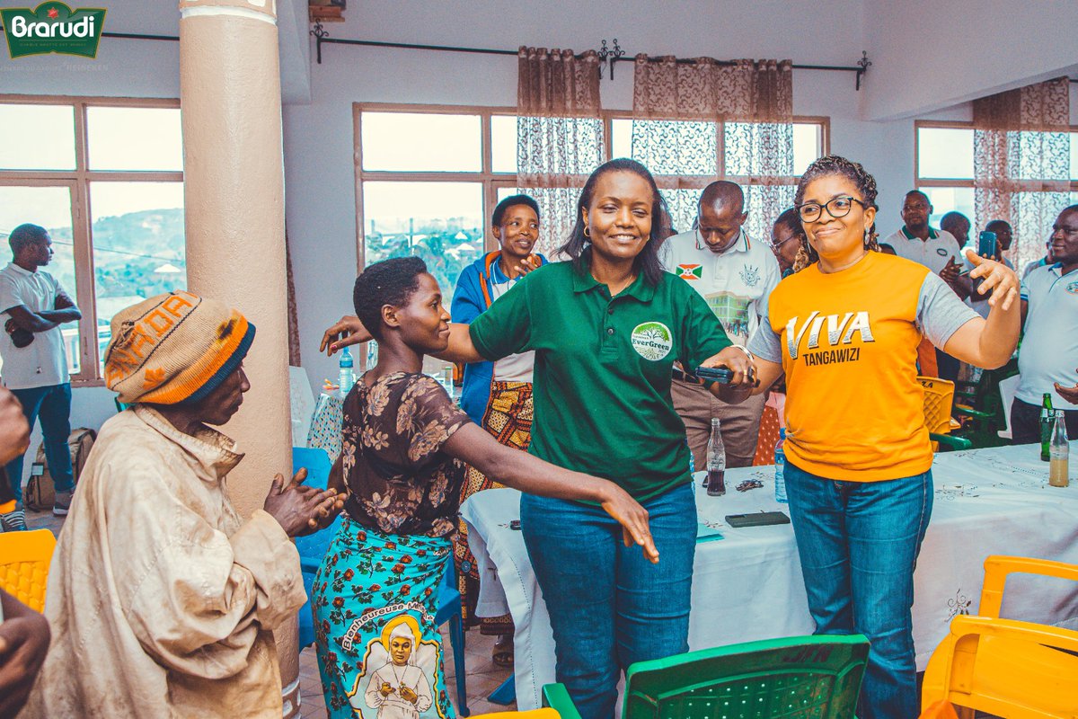 brarudi_sa's tweet photo. #WorldsTogether, plateforme d'impact social de @HEINEKENCompany, est une campagne d'action mondiale qui s'inscrit dans notre objectif d'infuser la joie d'une véritable convivialité. Pour la #Brarudi, nous l'avons baptisée en #kirundi, #TujeHamwe
#GrowingWithCommunities
#Burundi https://t.co/VjMoXdY0mX