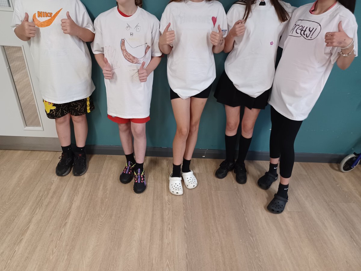 SolihullYV's tweet photo. Great OVOS session tonight with our young people. 
Fun, games and T-shirt designing.

Keep an eye out for what we do next month. 

#OVOS #tshirts #fun https://t.co/4XEDE67vfY