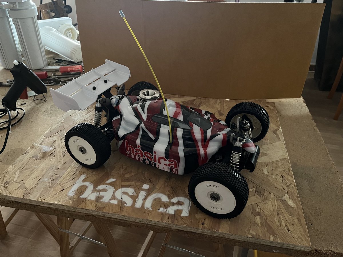 hellegao's tweet photo. #FerreteriaBasica #Electromecanico #Murcia coche rc 1/8 gas tt pintado por Joaquín Hobby Murcia colores ferretería Básica https://t.co/clDAovB0ou
