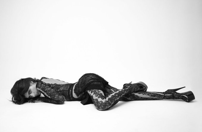 My Edgar Allen Poe dream 🌑🐦&zwj;⬛🖤 HEROINE MAGAZINE by Fabien Montique https://t.co/YF6iyQElZ9