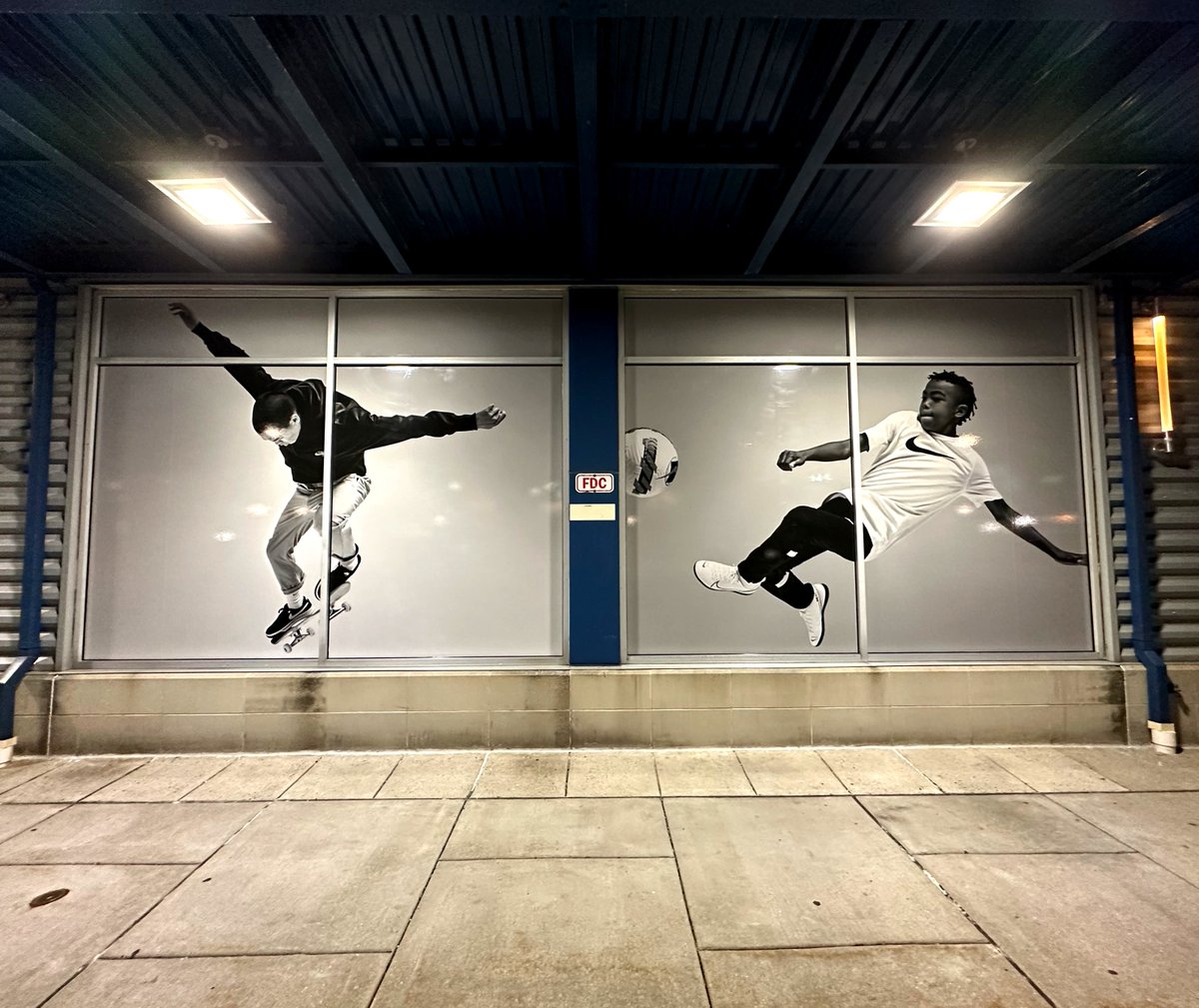 YourInstallTeam's tweet image. Throwback to this great #WindowVinyl installation we did for #Nike
.
.
.
.
#AdvantageInnovations #YourInstallTeam #graphics #installation #signage #LargeFormatGraphics #LargeFormat #SEG #DimensionalElement #RevealingYourBrand #branding