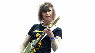 Chrissie Hynde blasts aggressive autograph seekers - kixi.com/chrissie-hynde…
