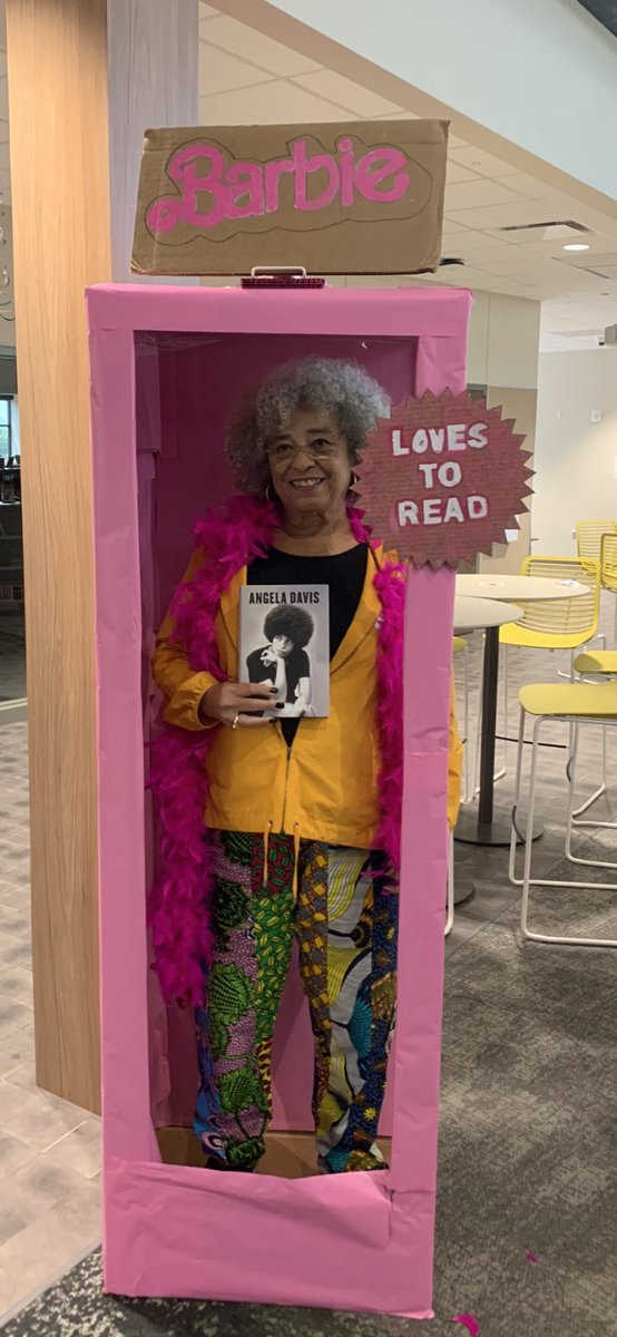 AnnRichardsLib's tweet image. Focus on the joy &amp;amp; strength in collective leadership ~wise words from #Barbie Dr. Angela Davis today with @AnnRichardsStar students 😍✊🏿💕